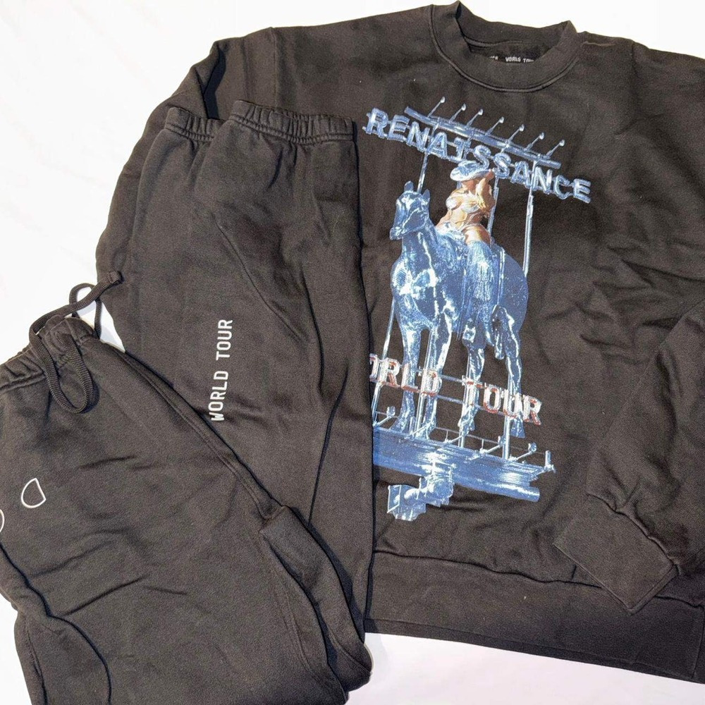 Beyoncé Beyonce Renaissance World Tour sweatshirt and sweat pants set medium